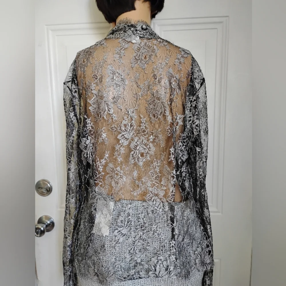 Elegant St. John Couture Black and Gray Lace Blouse Size 12 - Picture 3 of 5